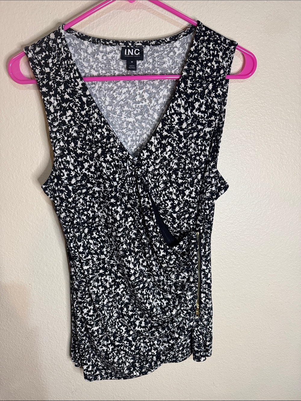 INC International Concepts Black and White Abstract V-Neck Sleeveless Top